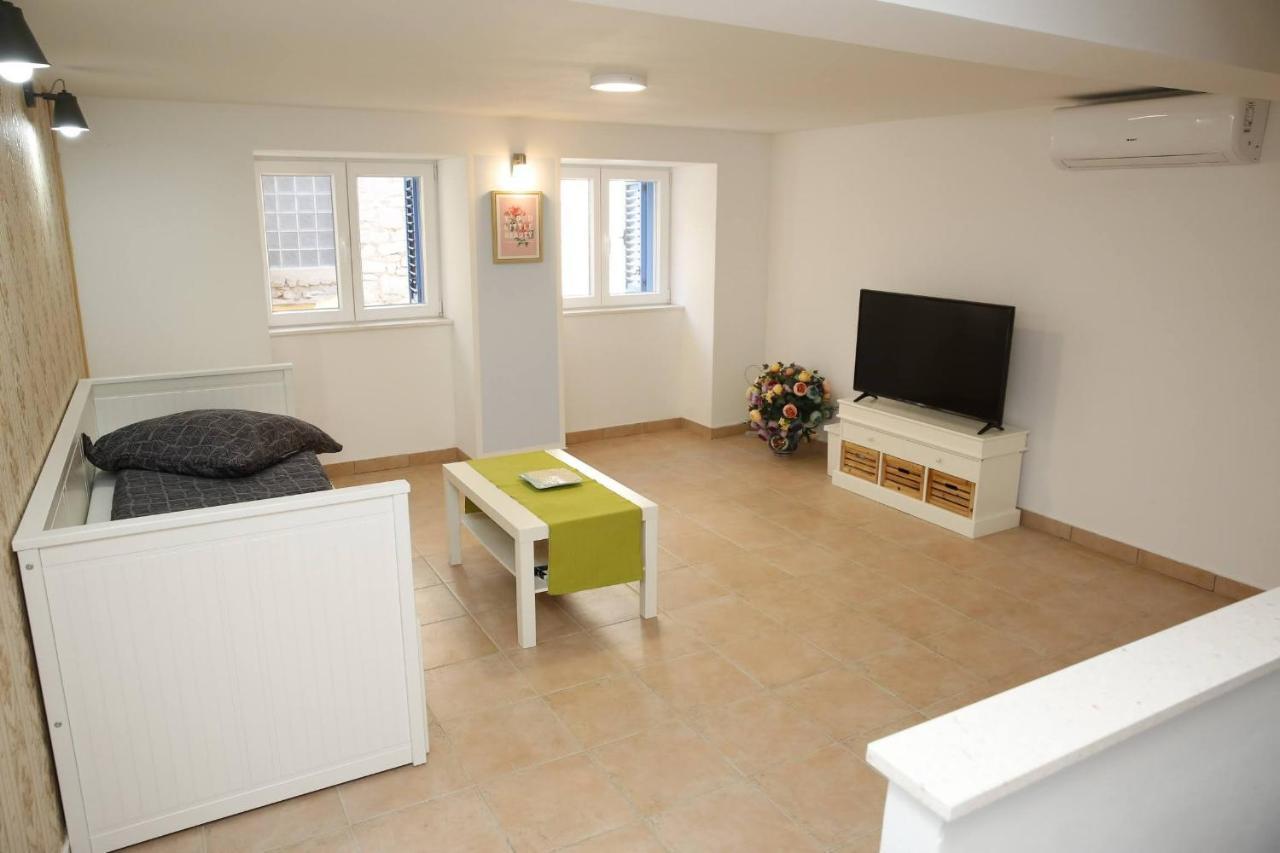 Holiday Home Yan With Bay View Vodice Kültér fotó