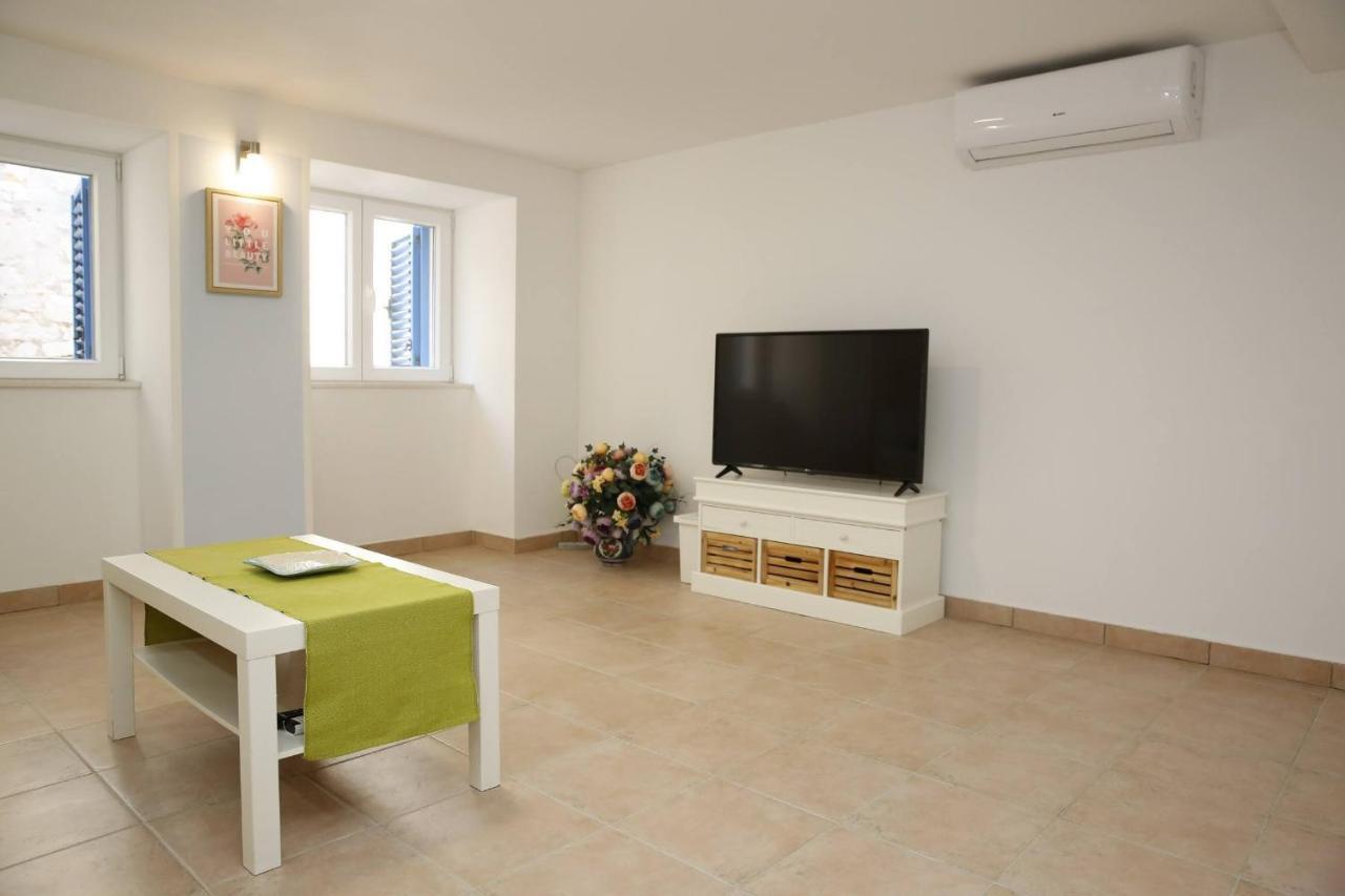 Holiday Home Yan With Bay View Vodice Kültér fotó