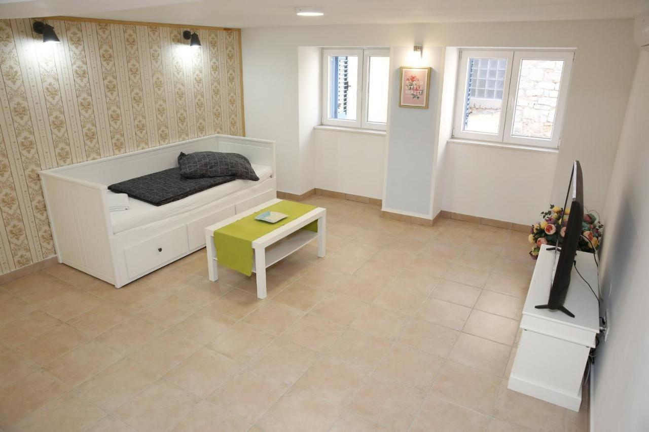 Holiday Home Yan With Bay View Vodice Kültér fotó